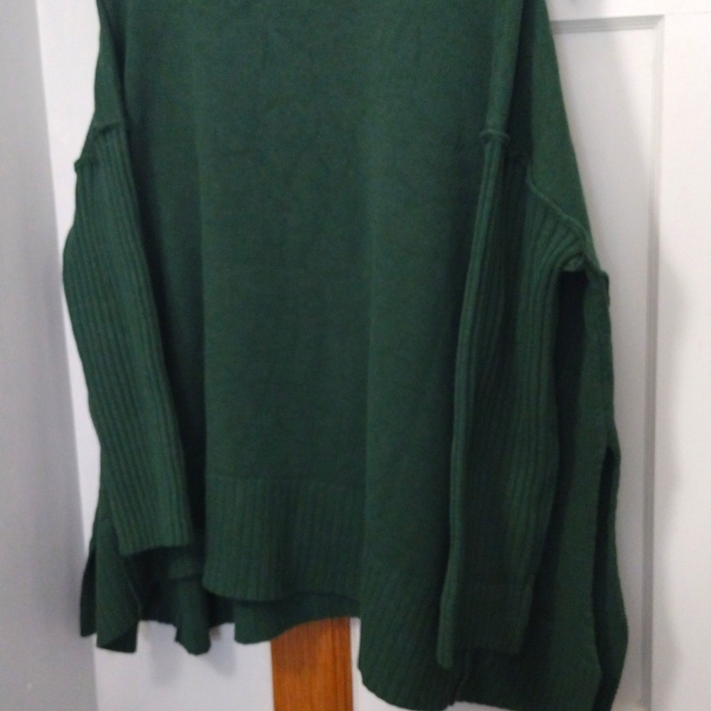 FREE PEOPLE V- Neck Sweater Green Size L NWT - Picture 13 of 13